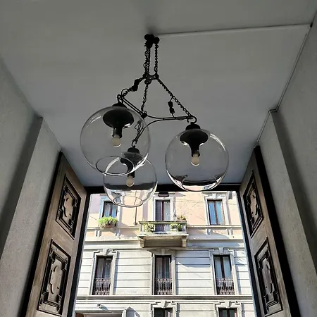 Sandrix - Stylish And Exclusive In Tricolore Apartment Mailand