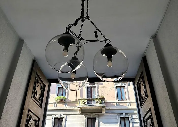 Sandrix - Stylish And Exclusive In Tricolore Apartment Mailand